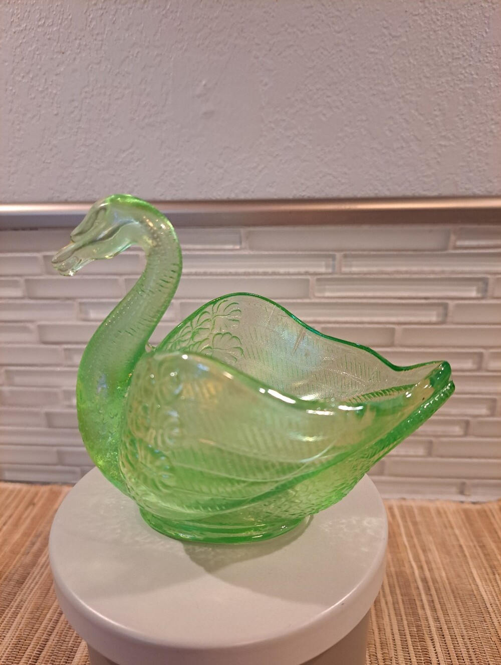 Vtg Fenton Iridescent Green Uranium Glass Swan Bowl Dish ~ Glows